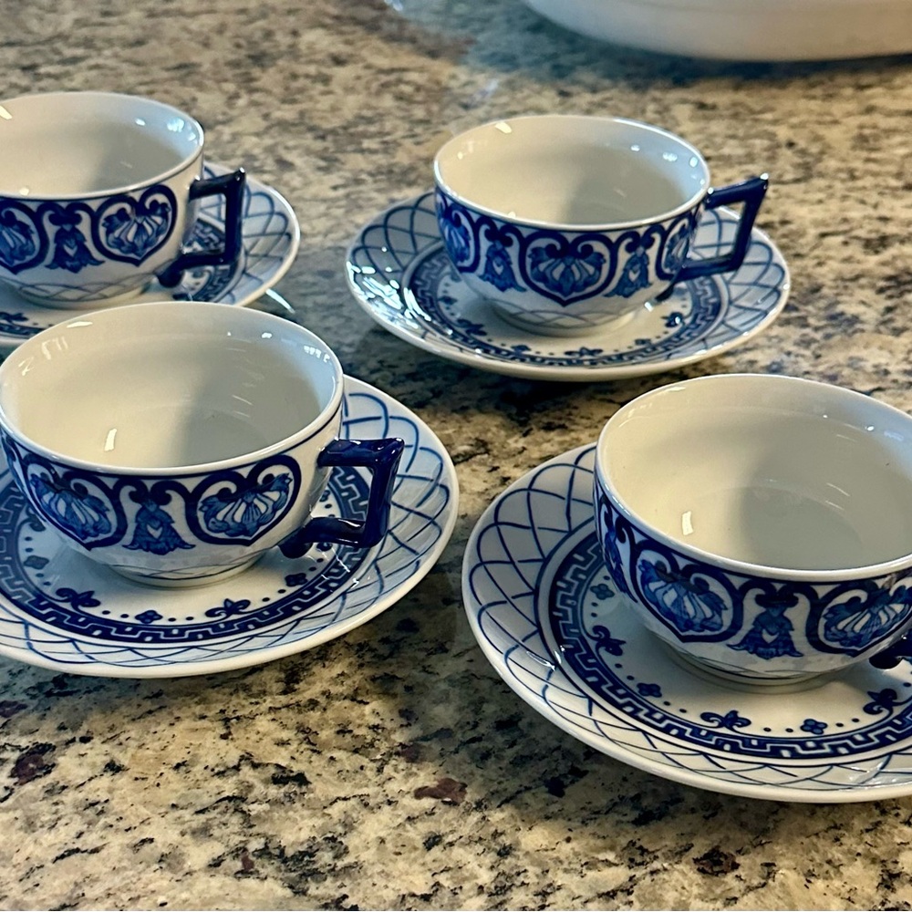 Bombay Company 4 Piece Adelaide Cup And Saucer  Set Excellent In Original Box